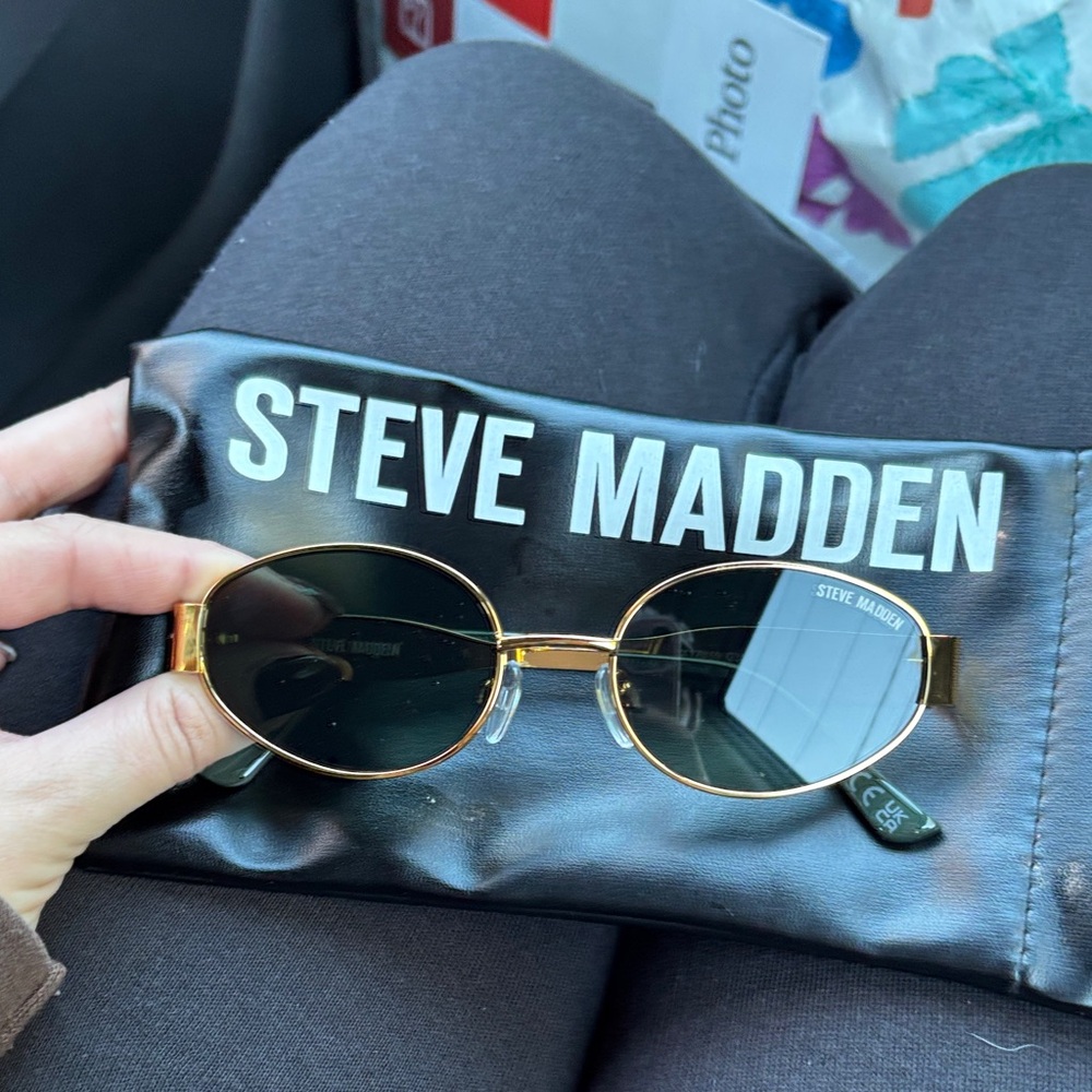 Steve Madden Black and Gold Sunglasses with Case